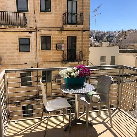 Well Located 2 Bedroom Flat In St.Julians San Ġiljan Kültér fotó