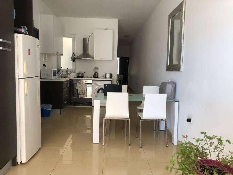 Well Located 2 Bedroom Flat In St.Julians San Ġiljan Kültér fotó
